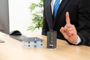 公務員の副業で不動産投資は可能？条件・メリット・注意点を成功事例で解説