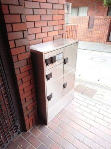 単身・ファミリー問わず人気の設備、宅配BOX設置しました！