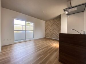 3点ユニットがモダンな木目のお部屋にグレードアップ