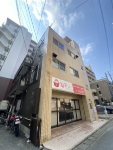 築34年が甦る！クラシックなダークブラウン外壁に刷新