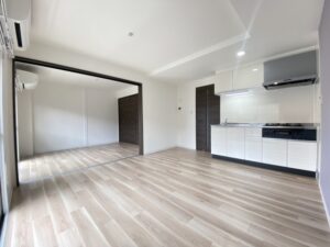 スモーキーカラーで演出する大人上品な2LDK。複数回ご依頼いただいたオーナー様の賃貸リノベーション