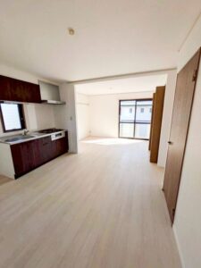 3DK→2LDKへの間取り変更で賃料アップ！問い合せの多い白基調の床材で入居者ニーズも向上