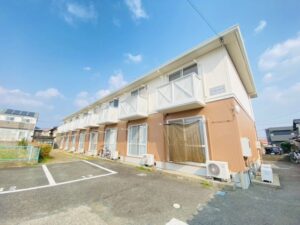 入居促進！塗装で美観アップ、長尺シートで安全強化、駐車場・表札も一新！