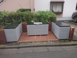 ネットのゴミ置き場が汚くカラス被害！ゴミ置き場の設置代行をして改善