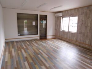 コストを抑え使用状態の良好な事務所を居抜きで貸し出し